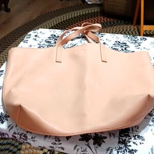 Vynyl lite rose bag/tote 17 x 15 inch Magnet closure, Handles in great condition